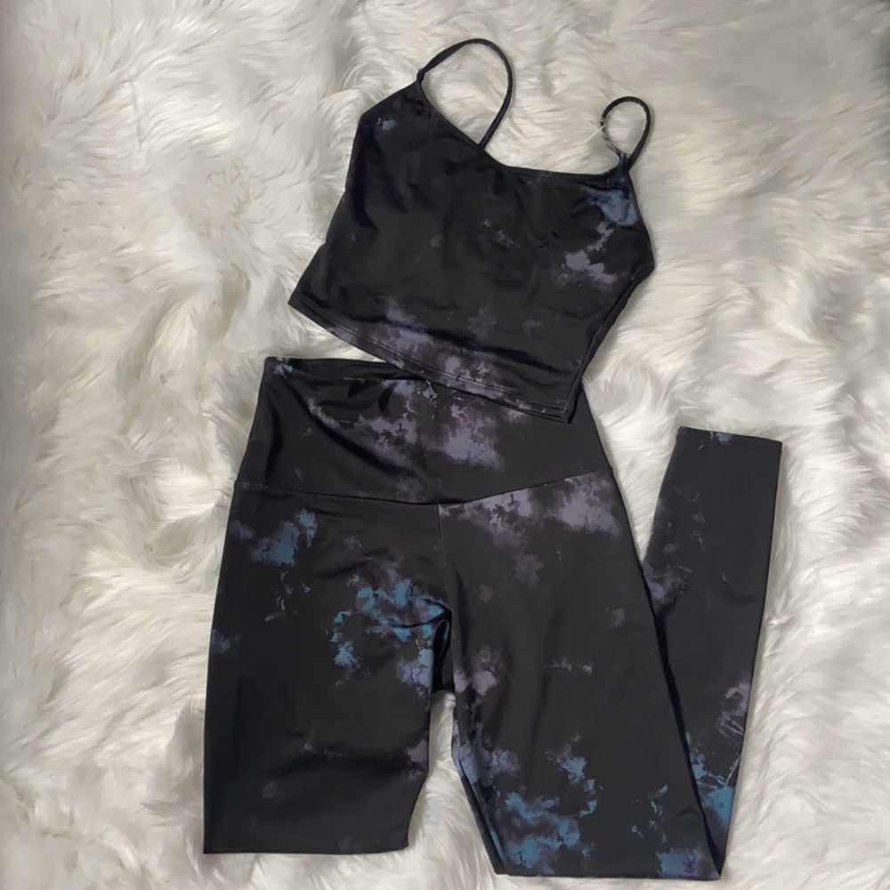 Onzie Workout Set Sports Bra and Yoga Pants